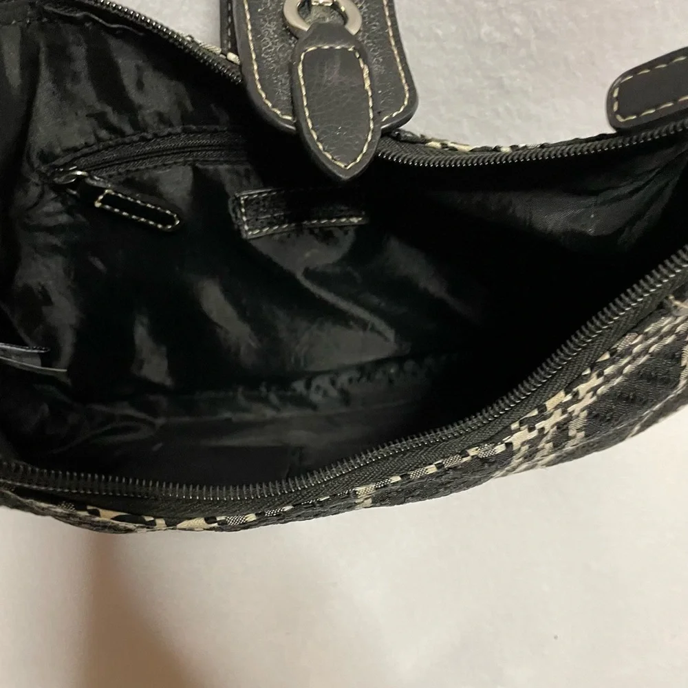 Croft and Barrow Black and White‎ Purse
